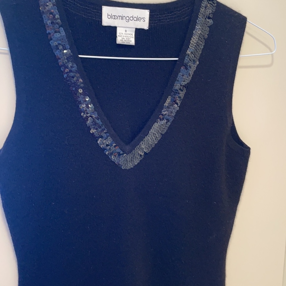 Bloomingdales Soft Black Cashmere Top Knit Sweater Sequins around V Neck-S